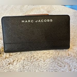 Marc Jacobs long zip wallet in black